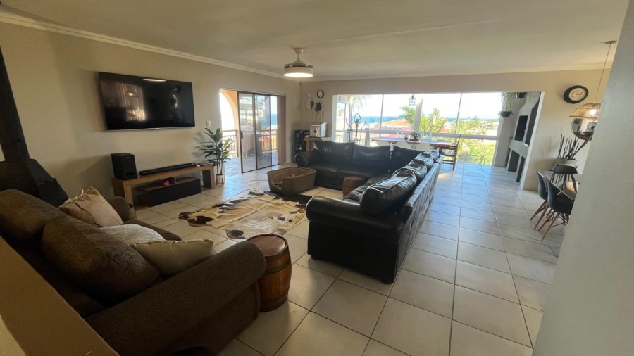 5 Bedroom Property for Sale in Wavecrest Eastern Cape